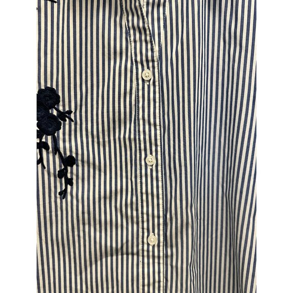 🍒 2/$20 Navy Blue & White Striped Button-Down Blouse, Embroidered Flowers sz M - Picture 3 of 8